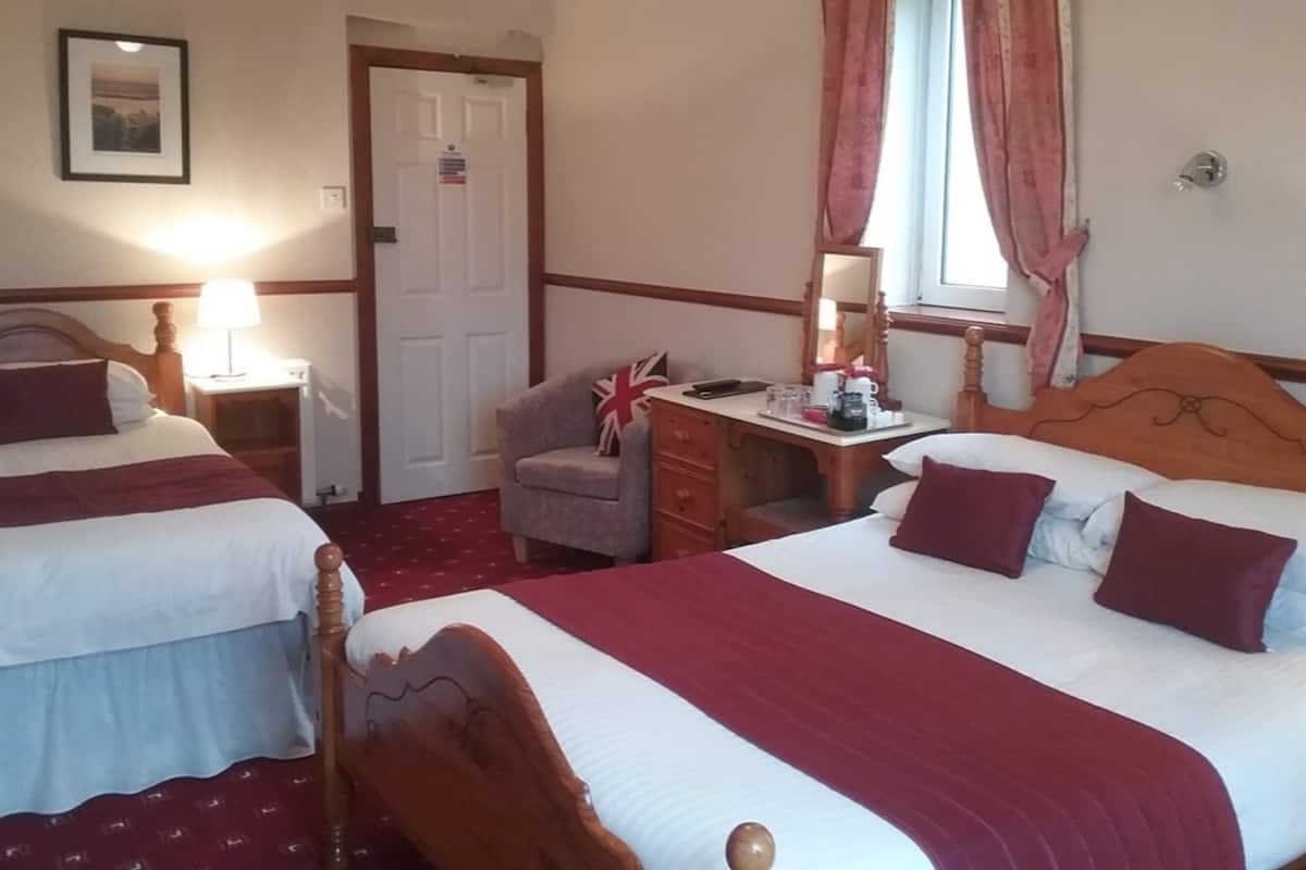 Family Quadruple Room, Ensuite | Iron/ironing board, free WiFi