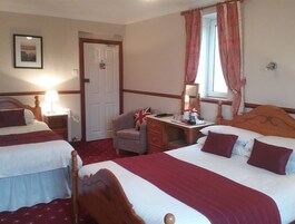 Family Quadruple Room, Ensuite | Iron/ironing board, free WiFi
