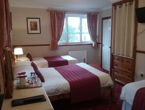 Chambre Quadruple Familiale, salle de bains attenante
