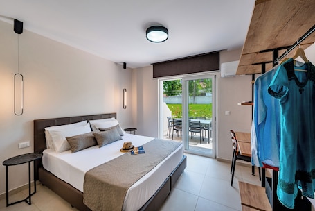 Superior Apartment | Premium bedding, desk, laptop workspace, blackout drapes