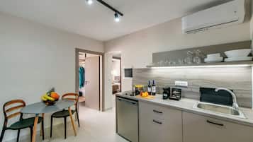 Superior Apartment | Private kitchen | Fridge, stovetop, electric kettle, coffee grinder