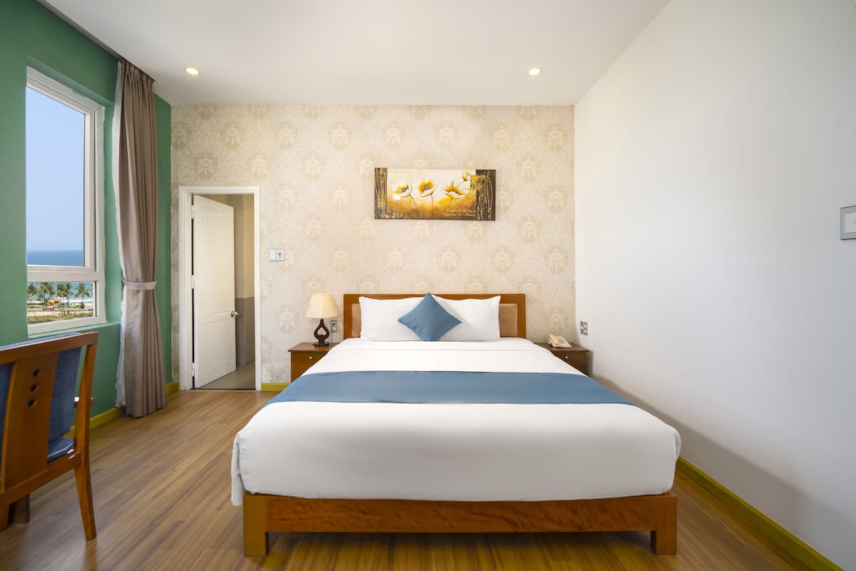 Luxury Double Room | Minibar, in-room safe, desk, blackout drapes