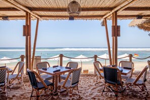 2 restaurants; breakfast, lunch and dinner served  - The Ungasan Clifftop Resort (Pecatu)