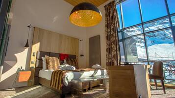 Deluxe-Suite, 2 Schlafzimmer, Balkon, Bergblick | 1 Schlafzimmer, hochwertige Bettwaren, Minibar, Zimmersafe