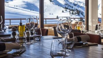 2 restaurants servant le petit déjeuner