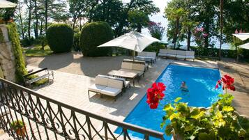 Piscine extérieure (ouverte en saison)