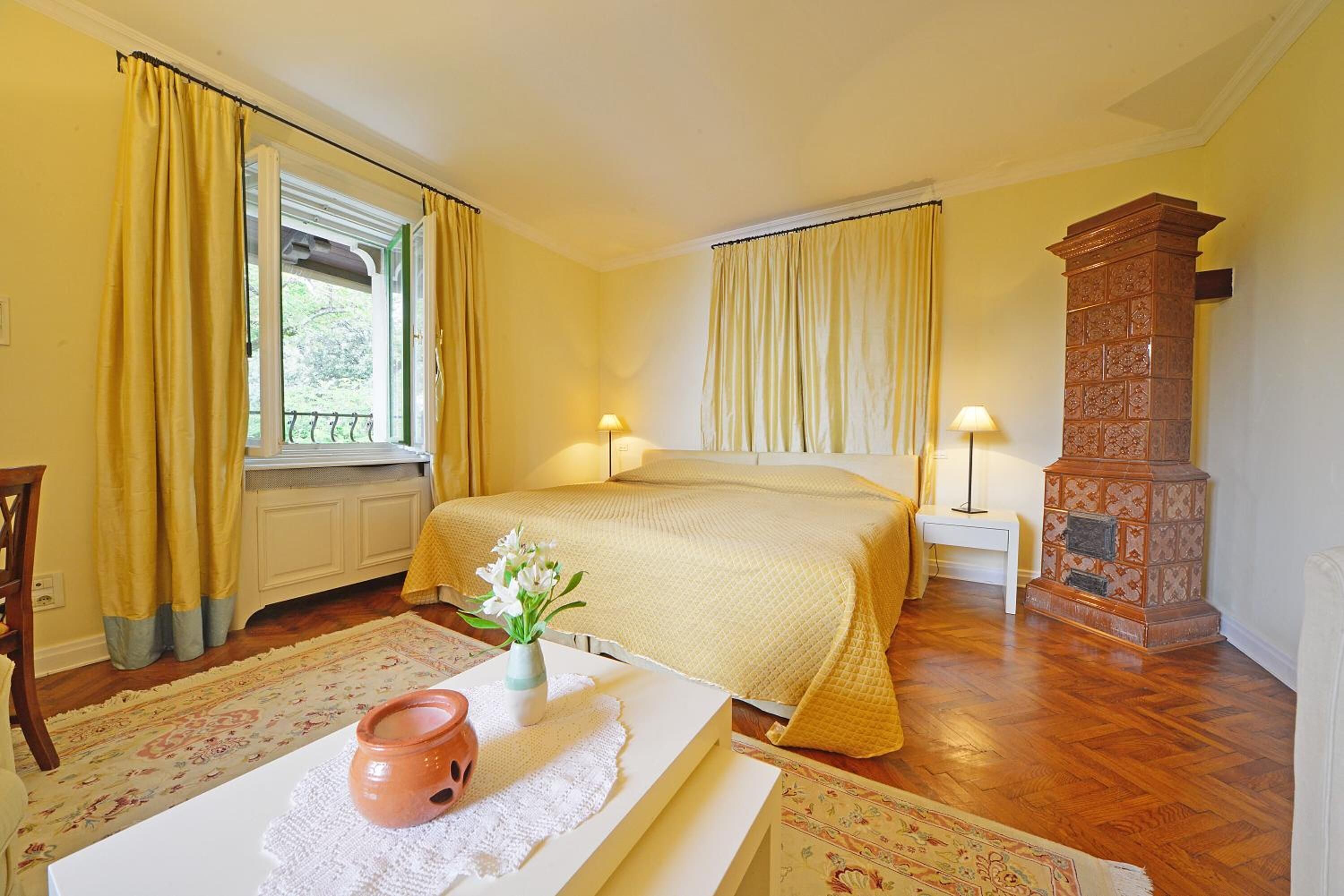 Hochwertige Bettwaren, Minibar, Zimmersafe, Schreibtisch