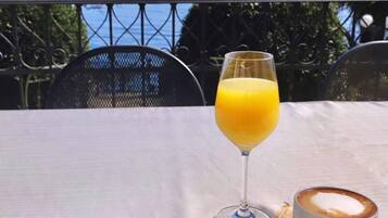Breakfast served, Regional cuisine, pool views