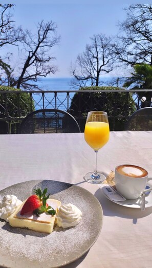 Se sirven desayunos 