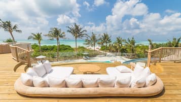 Una televisión de pantalla plana, películas de pago