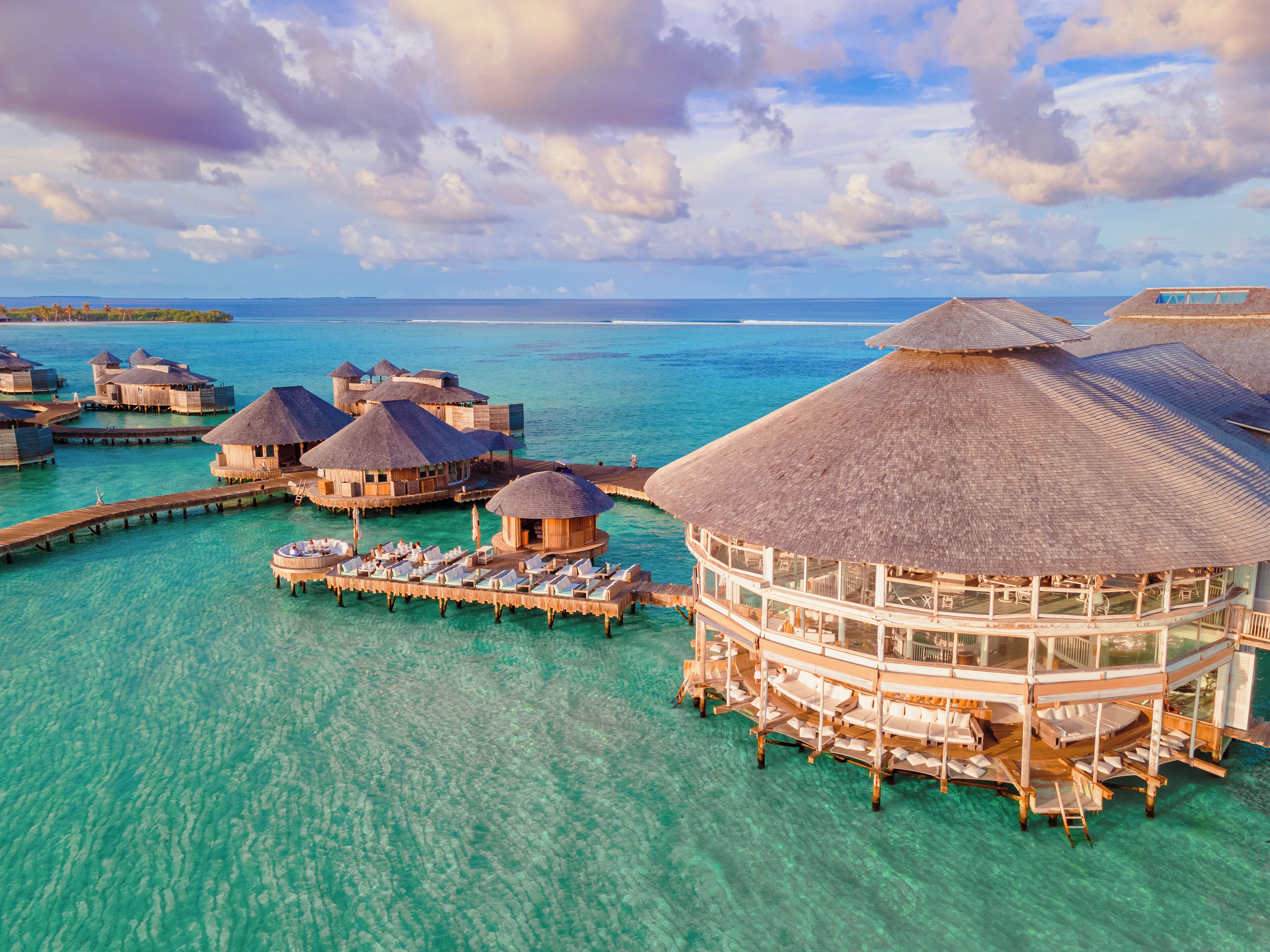 11 개의 레스토랑, 아침 식사, 점심 식사, 저녁 식사 제공(시푸드)