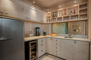 Fridge, microwave, coffee/tea maker, cleaning supplies