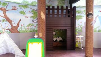 Tempat bermain anak – indoor