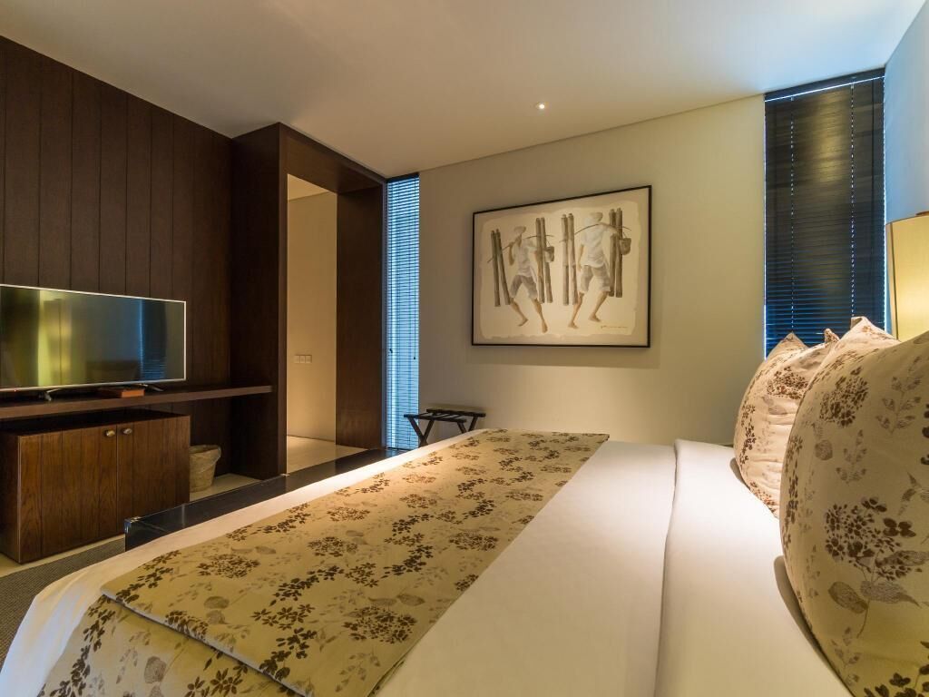 Premium bedding, in-room safe, individually decorated, desk