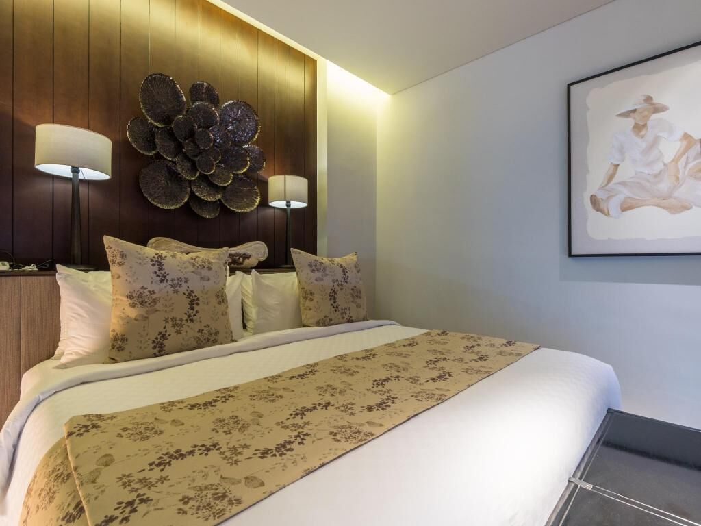 Premium bedding, in-room safe, individually decorated, desk