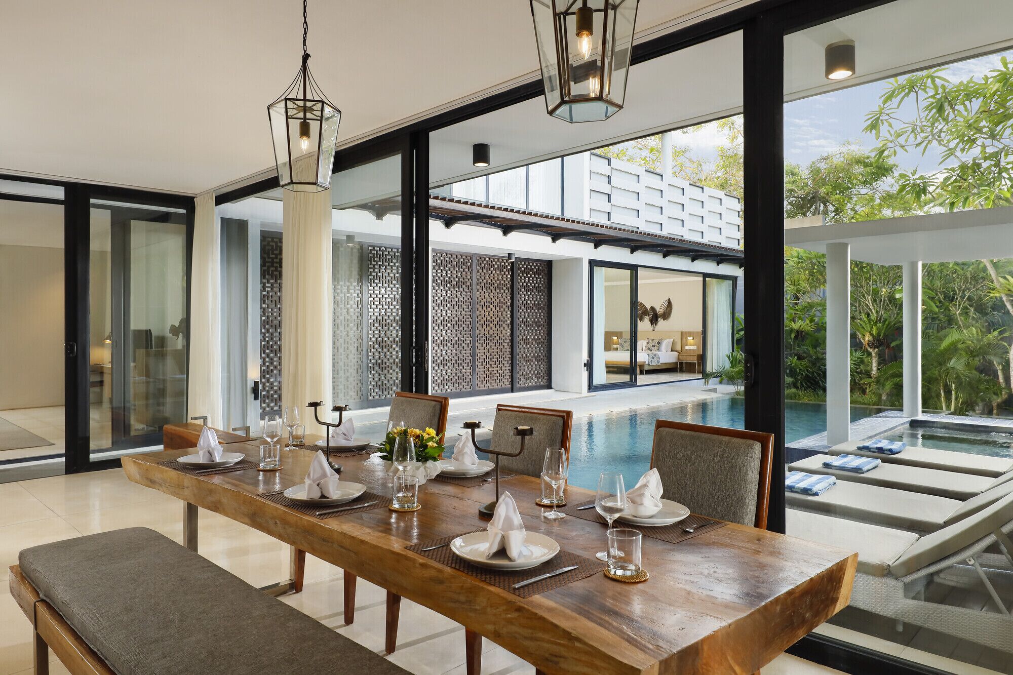 Vila, 4 quartos, piscina particular | Sala de jantar