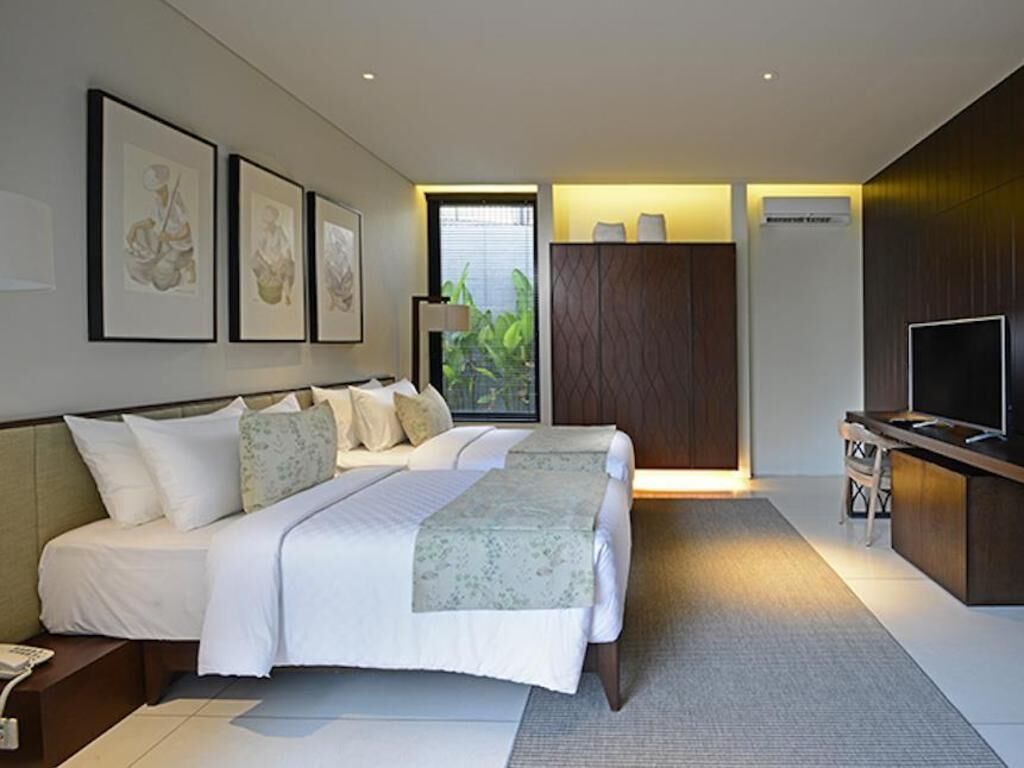 Premium bedding, in-room safe, individually decorated, desk