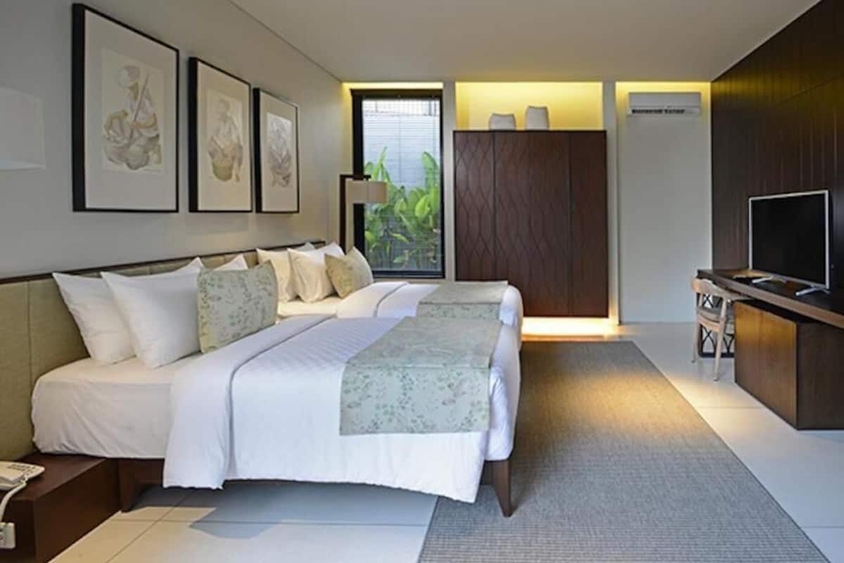 Premium bedding, in-room safe, individually decorated, desk