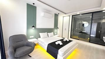 Junior-Zimmer, 1 Queen-Bett, Gartenblick, Erdgeschoss | Schallisolierte Zimmer, Bügeleisen/Bügelbrett, kostenloses WLAN