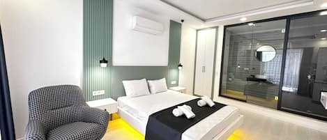 Junior Room, 1 Queen Bed, Garden View, Ground Floor | Soundproofing, iron/ironing board, free WiFi, bed sheets
