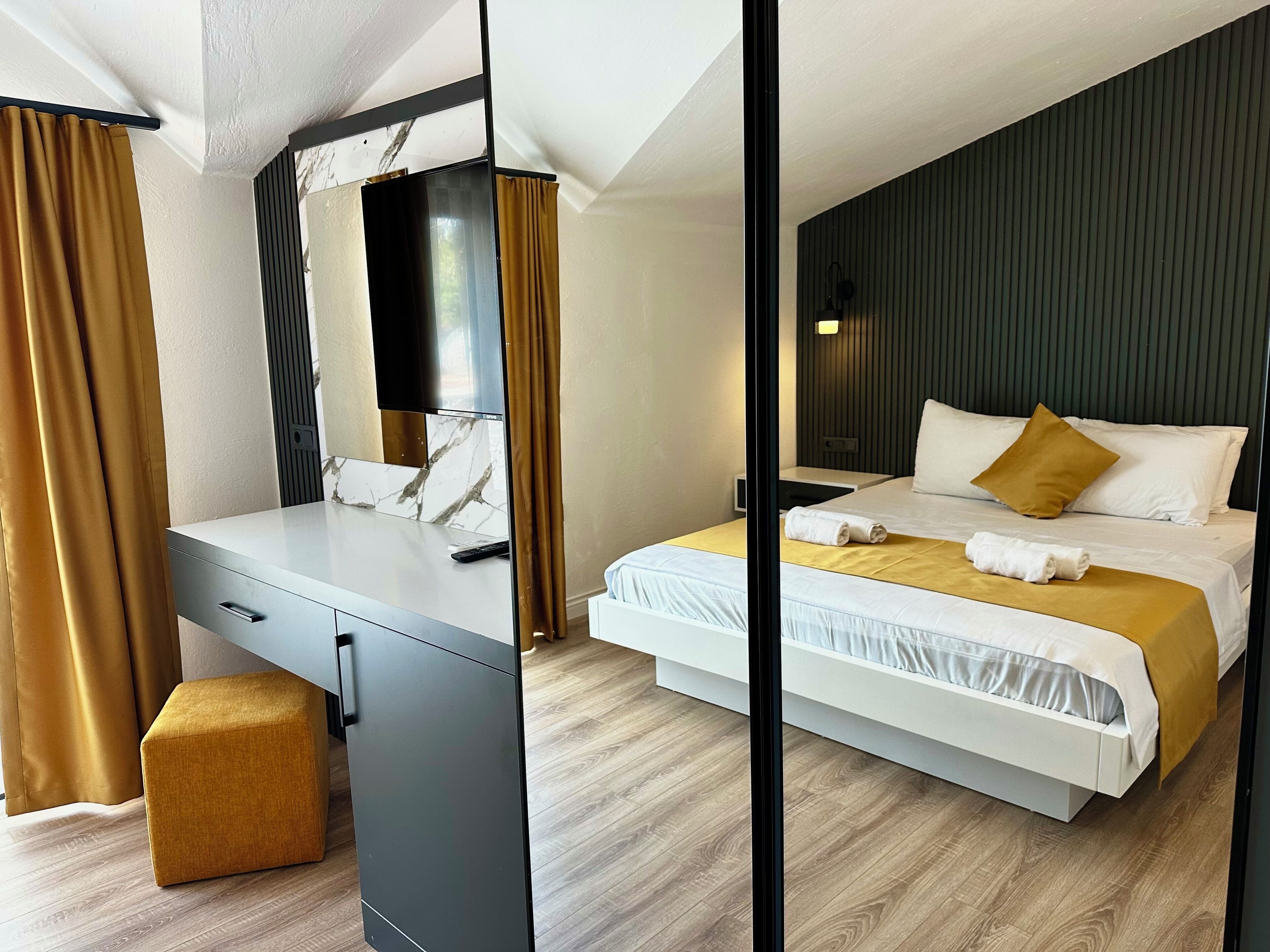 Panoramic Room | Soundproofing, iron/ironing board, free WiFi, bed sheets