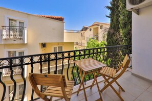 Deluxe Duplex, 2 Bedrooms, 2 Bathrooms | Balcony view - Bossa Nova Apart (Kas)