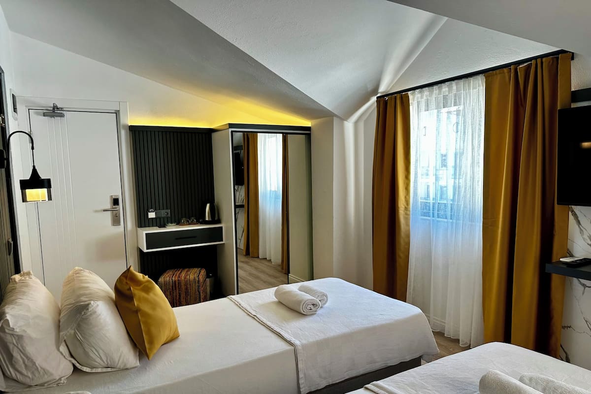 Comfort Twin Room | 1 bedroom, soundproofing, iron/ironing board, free WiFi
