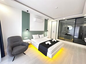 Rom – junior, 1 queensize-seng, hageutsikt, 1. etasje | Lydisolert, strykejern/-brett, wi-fi (inkludert) og sengetøy