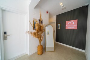 Hallway - Bossa Nova Apart (Kas)