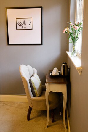 Miscellaneous - Prince of Wales - Townhouse (London)