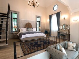 Habitación cuádruple básica, varias camas | Wifi gratis