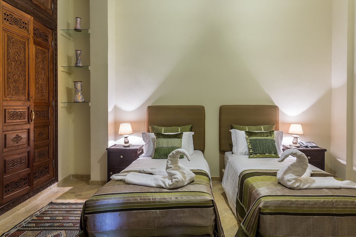 1 Schlafzimmer, hochwertige Bettwaren, Zimmersafe, individuell dekoriert