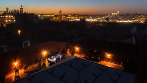 شرفة على السطح