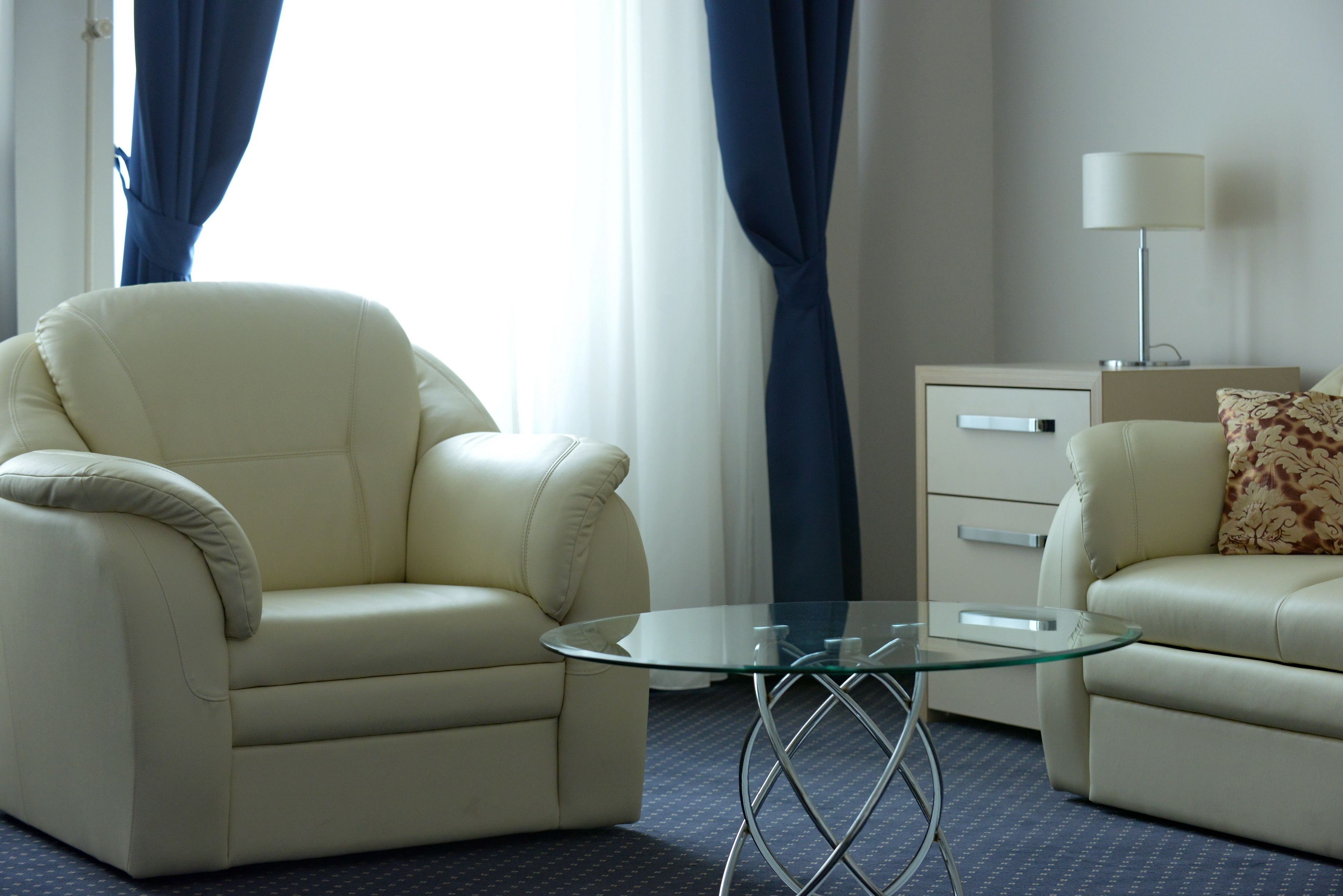 Junior Suite, 1 Bedroom | Living area | 39-inch flat-screen TV with cable channels, LCD TV