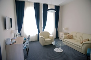 Junior Suite, 1 Bedroom | Living area