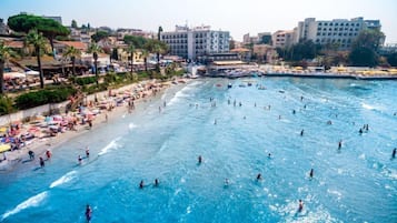 Spiaggia privata, lettini da mare, ombrelloni, teli da spiaggia