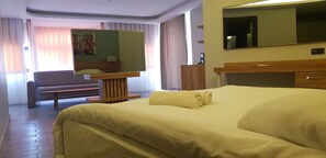 Suite, 1 habitación | Ropa de cama de alta calidad y minibar 