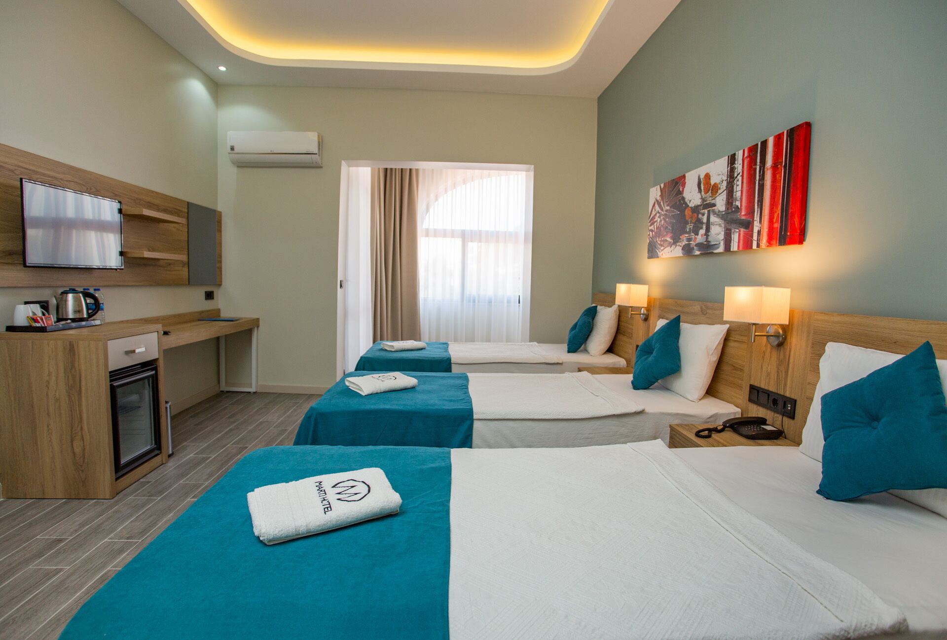 Ropa de cama de alta calidad y minibar 