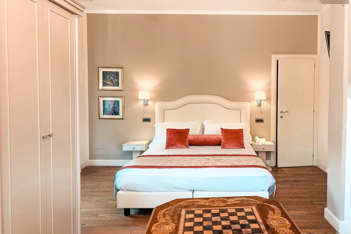 Kamar Double Eksekutif | 1 kamar tidur, selimut bulu angsa, minibar, dan brankas