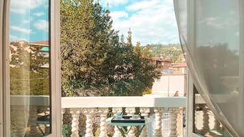 Executive Double Room | 1 bedroom, down duvets, minibar, in-room safe