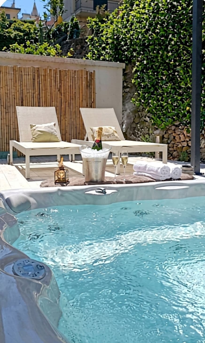 Hot tub, massages