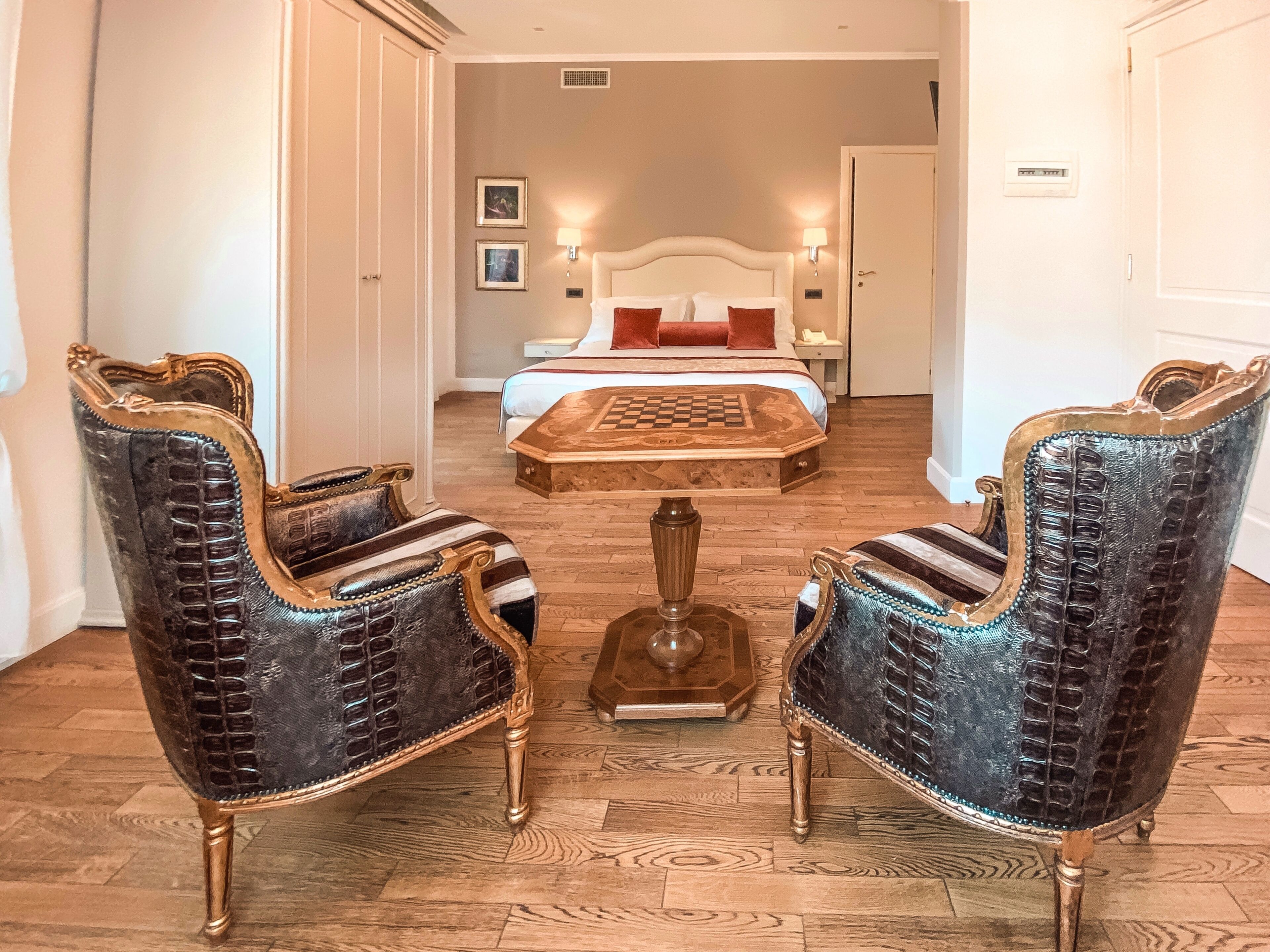 executive double room | down duvets, minibar, in-room safe, desk