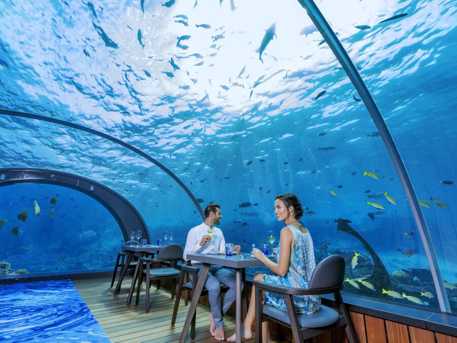 3 restaurants, breakfast, lunch, dinner served; international cuisine