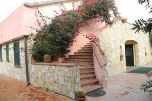 Courtyard - Hotel Fertilia (Alghero)