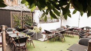 Terrace/patio - Hertford House (Hertford)