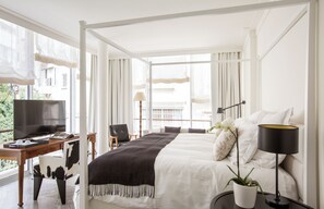 Urban Loft With Balcony