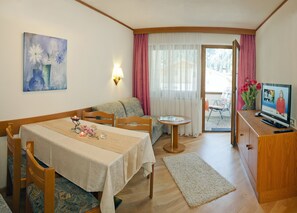 Apartment, 1 Bedroom | Living area | Flat-screen TV, table tennis - Landhaus Aggenstein (Graen)