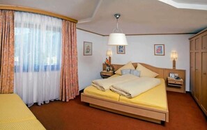 Apartment, 1 Bedroom | In-room safe, soundproofing, free WiFi, bed sheets - Landhaus Aggenstein (Graen)