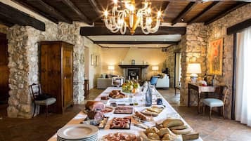 Free daily continental breakfast