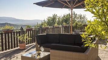 Double Room Ensuite with Shower (Bella Vista) | Terrace/patio